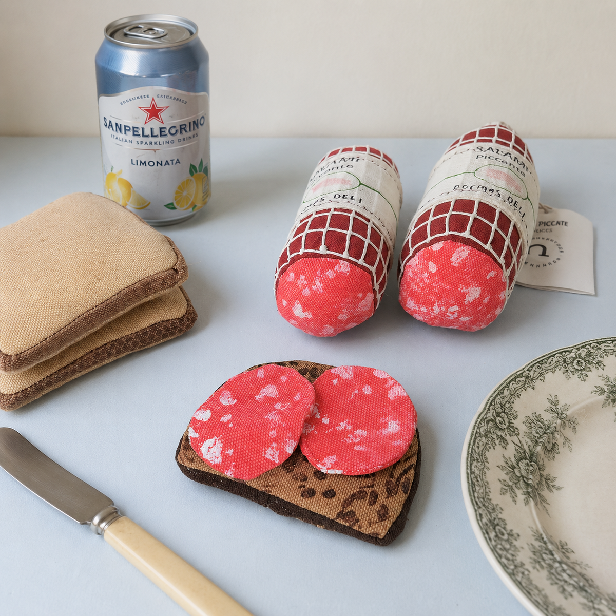 Salami Piccante speelset – handgemaakt stoffen speelgoed - 1 set