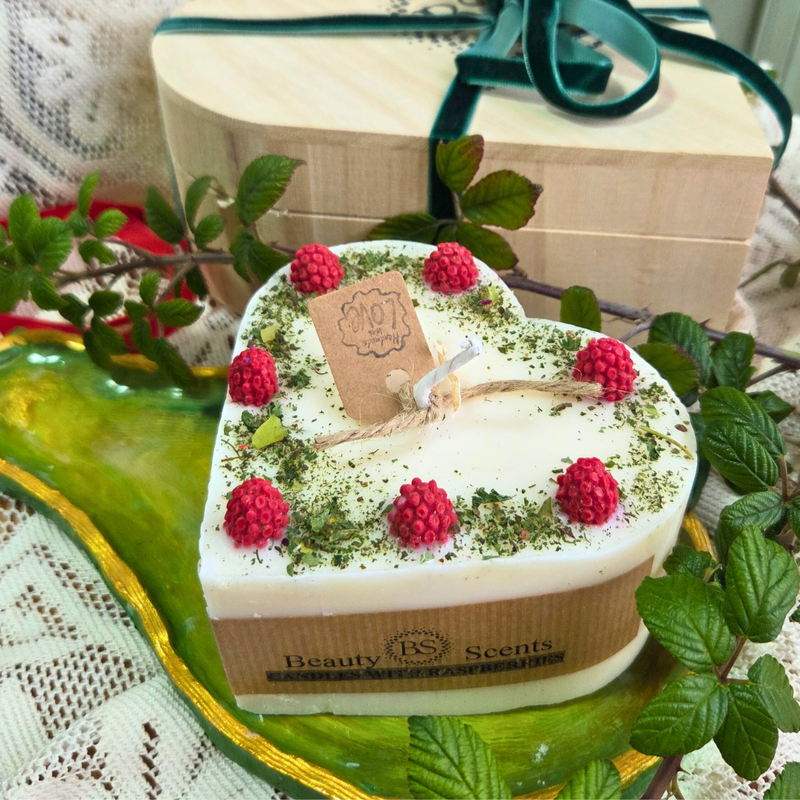 Herz-Geschenkbox, großes Herz mit Himbeeren