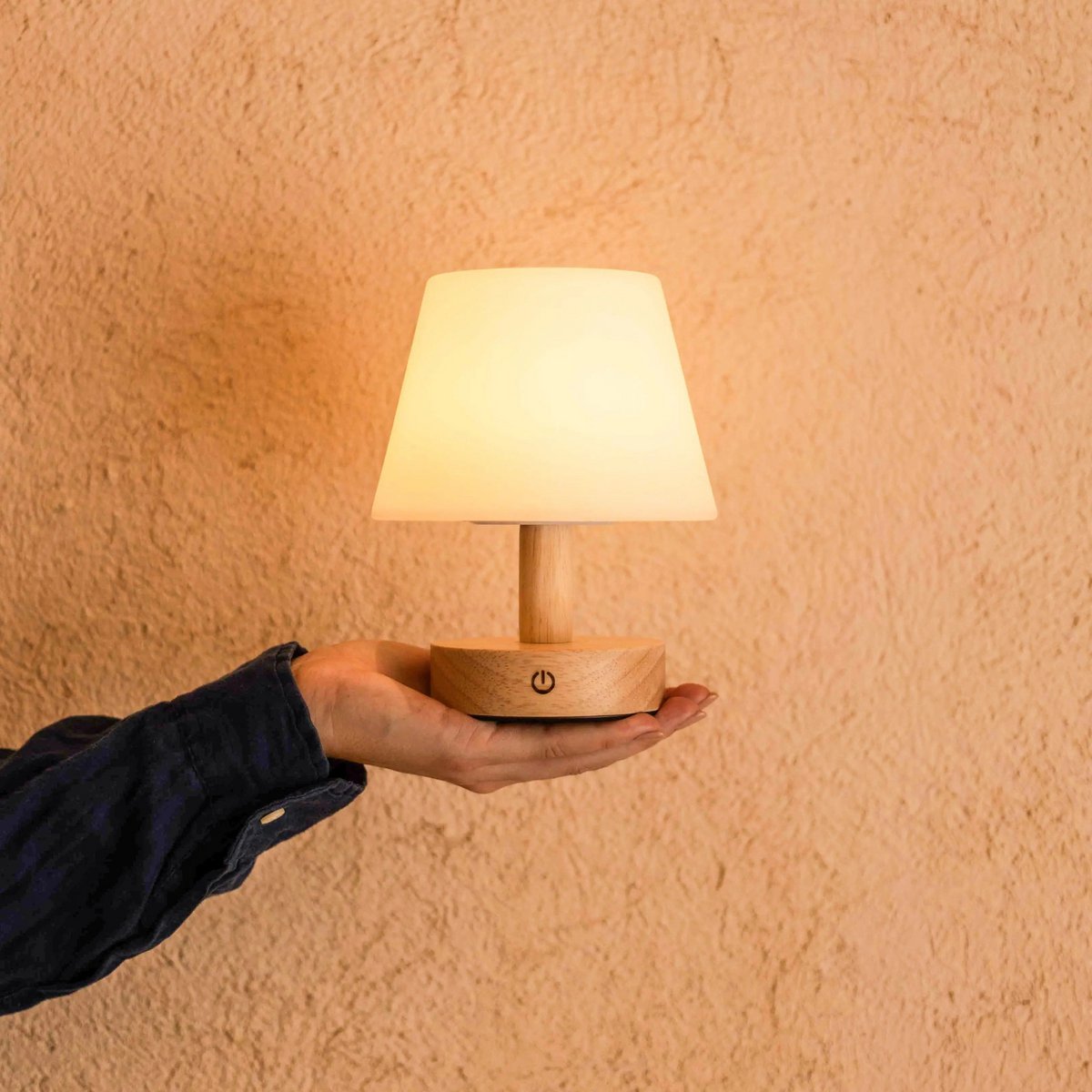 Lampe de table rechargeable en bois marron clair Teddy