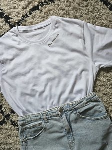 Geborduurd T-shirt 'Oui, mais non'