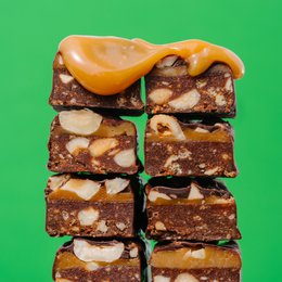 VEGANER GLUTENFREIER RIEGEL „HASELNUSS + KARAMELL“ 45g
