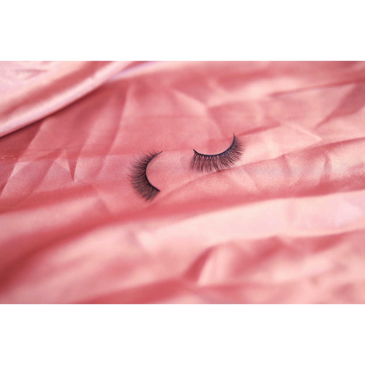 Lovely Lashes Deluxe Kit con delineador de ojos negro