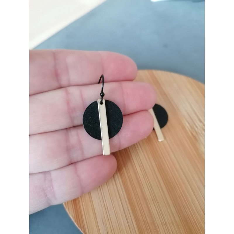 Oona (black-gold)