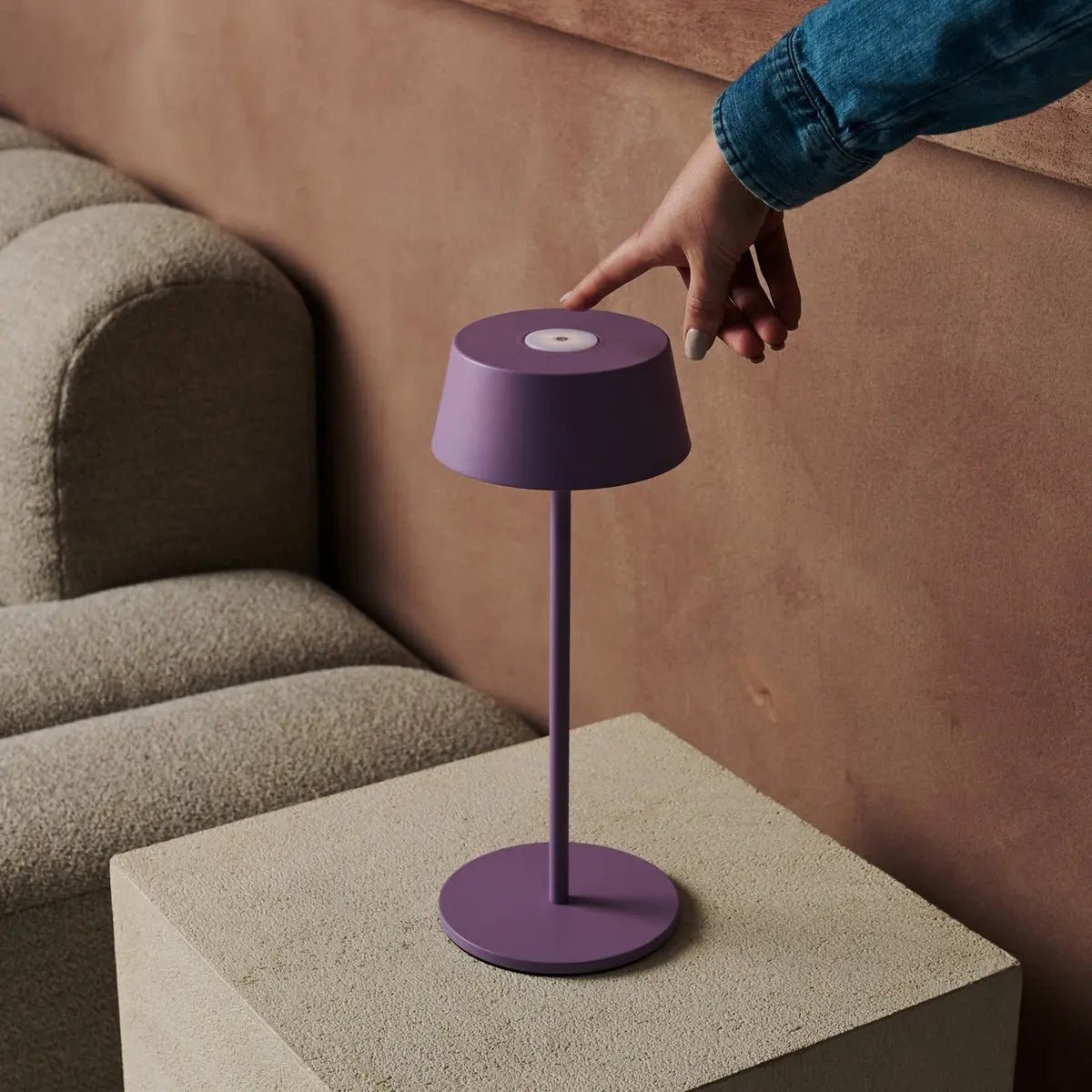 Lámpara de mesa recargable Hugo Violet Lila