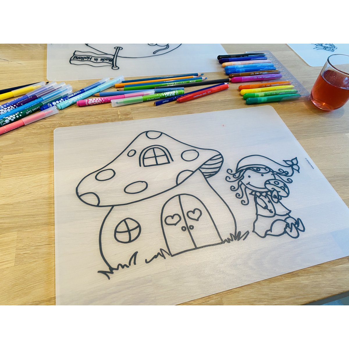 Herkleurbare placemat Paddestoel en Kaboutermeisje