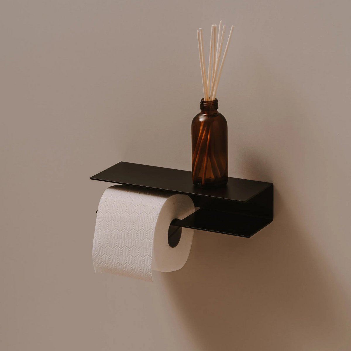 Portarrollos Bari – accesorios baño moderno con estante
