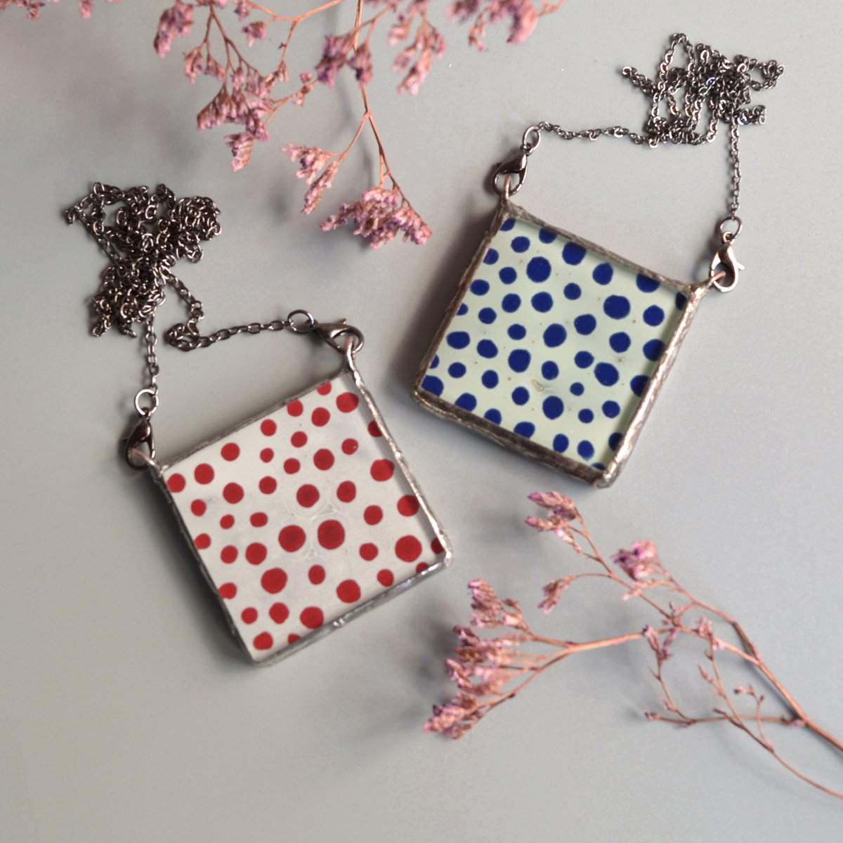 Polka Dot ketting, Leuke statement sieraden, Handgeschilderd glas