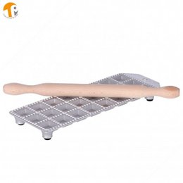 Forma do ravioli do robienia 24 kwadratowych ravioli o wymiarach 32x32 mm z kwadratową kieszenią do napełniania