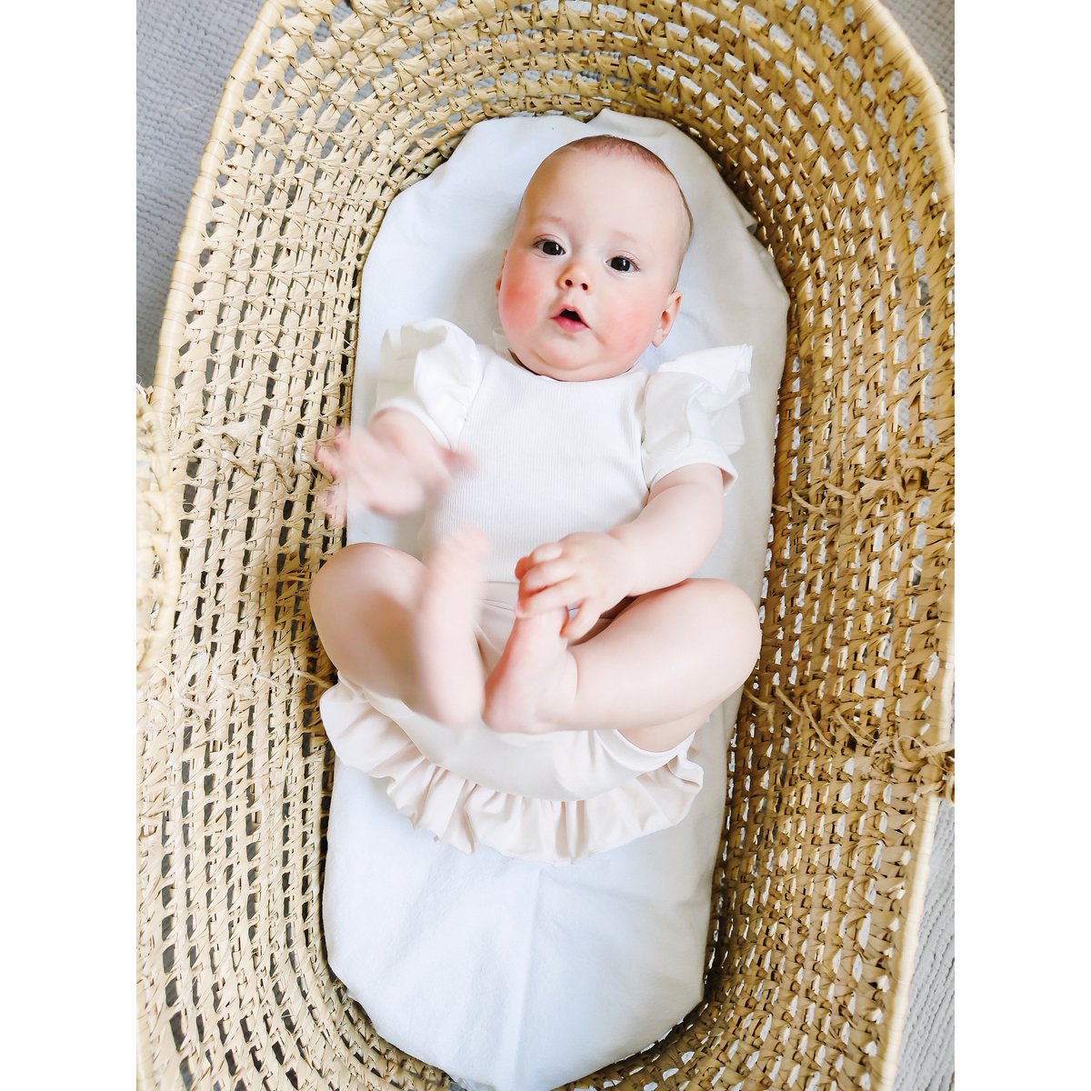 Hellbeige Bloomers mit Rüschen