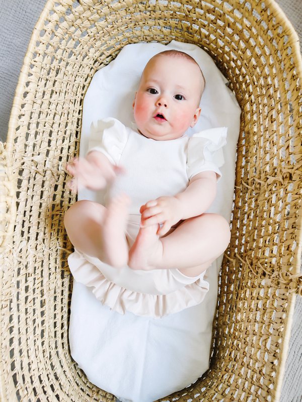 Hellbeige Bloomers mit Rüschen