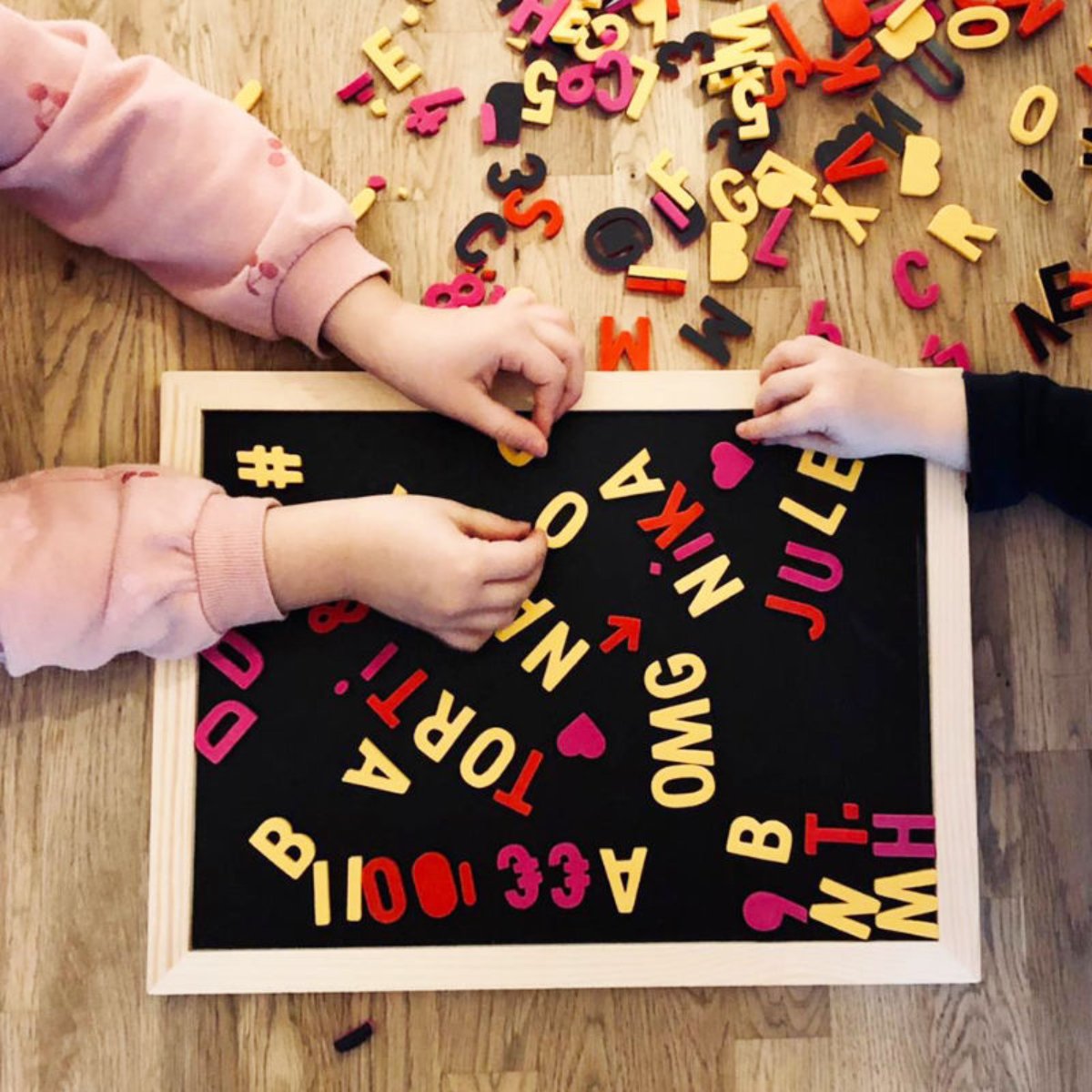 Modern magnetic letters - Knutsch Bang