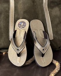 PIANA Gold Leather Flip Flop / Flip Flop
