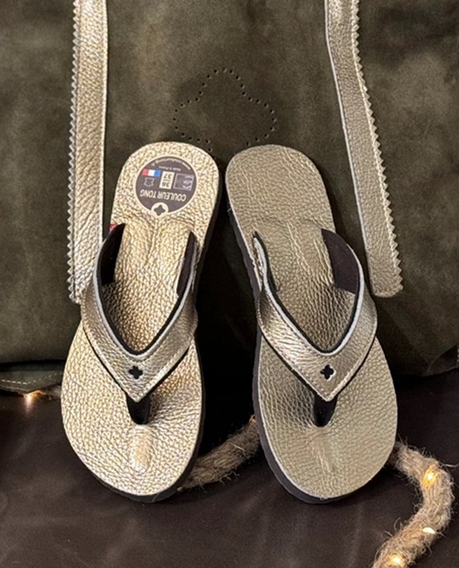 PIANA Gold Leather Flip Flop / Flip Flop
