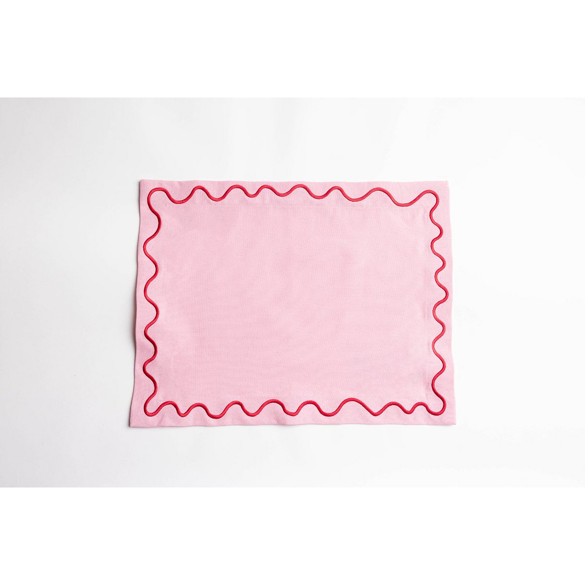 Maude Placemat with wave trim