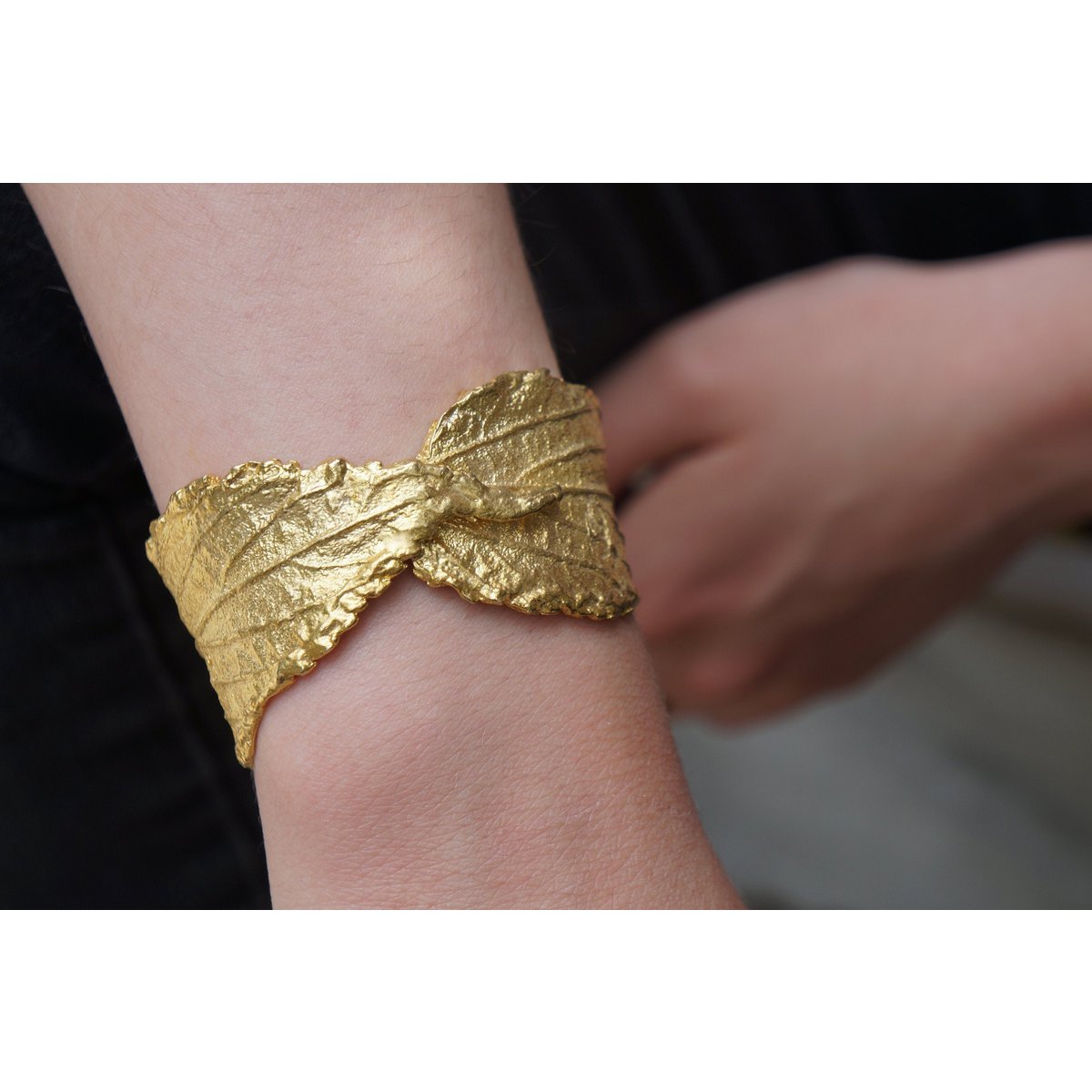 Gouden Hibiscus armband, vergulde sterling zilveren sieraden, Hibiscus blad manchet, cadeau voor haar, verjaardagscadeau voor vrouwen, handgemaakte sieraden