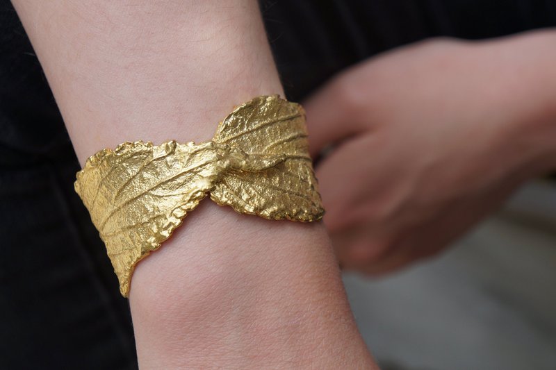 Gouden Hibiscus armband, vergulde sterling zilveren sieraden, Hibiscus blad manchet, cadeau voor haar, verjaardagscadeau voor vrouwen, handgemaakte sieraden