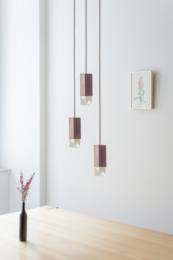 Lampada/Un lampadario in legno Trio