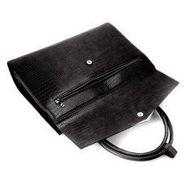 Silver Tip Croco Black 15.6"
