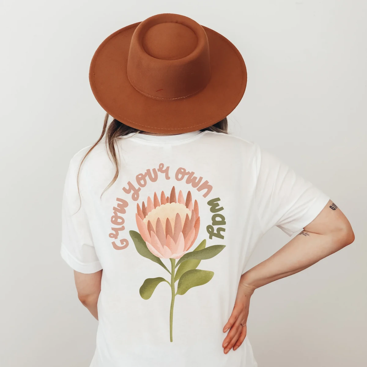 T-shirt Blume BIOBAUMWOLLE Protea "Cresci a modo tuo" - Geschenk Motivierendes Shirt Cottagecore