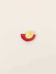 Large brooch in brass and lacquer