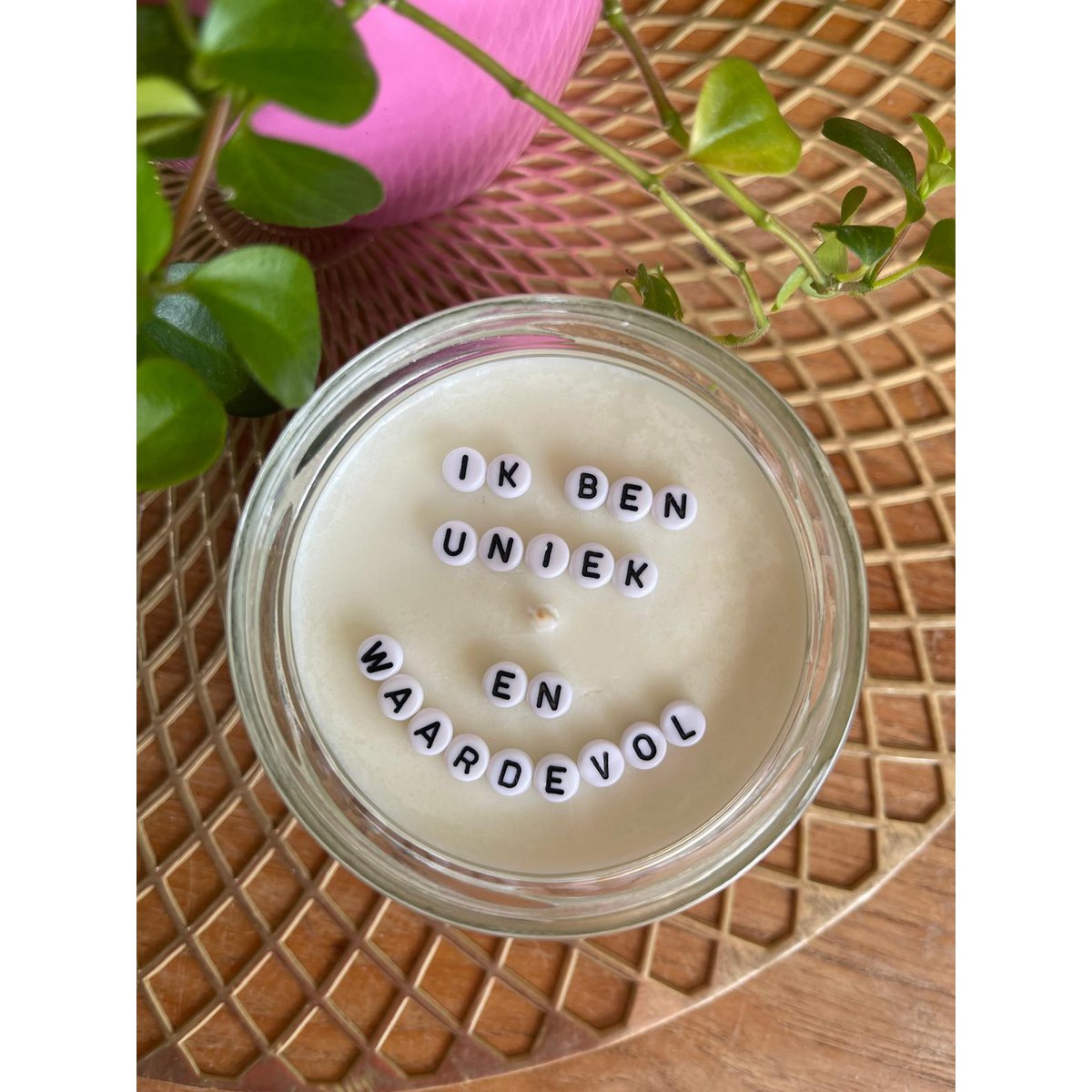 Hidden message candle with essential oil from DoTerra - Rose quartz gemstone - I am unique and valuable