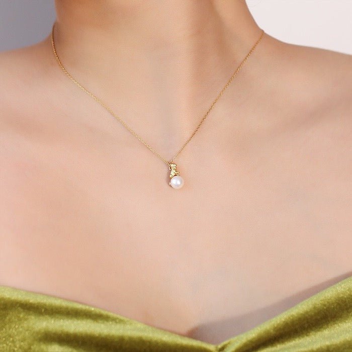 Orecchini e collana asimmetrici con gatti