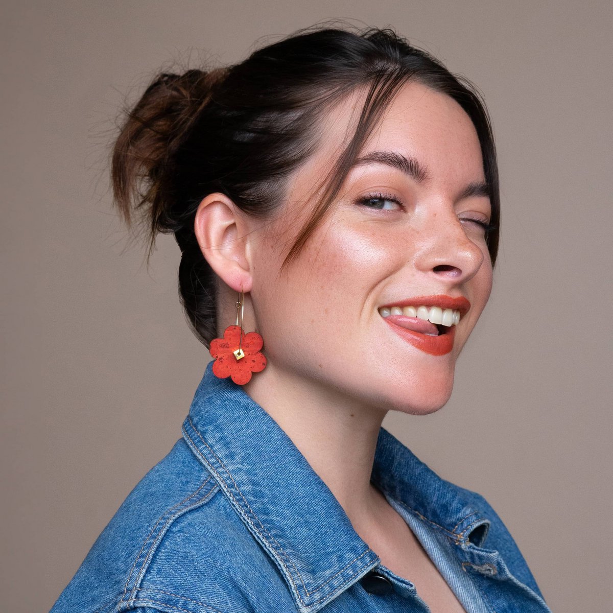 Fleur sauvage – Boucles d’oreilles dépareillées