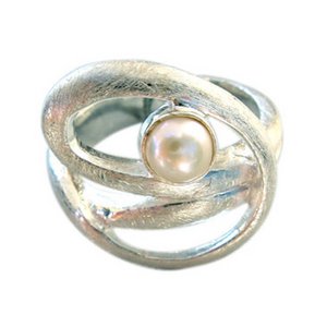 R 637 silver ring with pearl