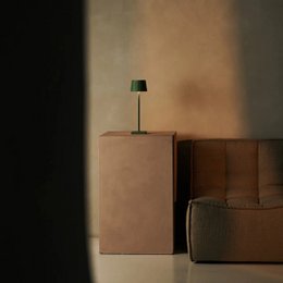 Kombi-Set Profi | 8 x Wouter Sage Green wiederaufladbare Tischlampen und Ladestation