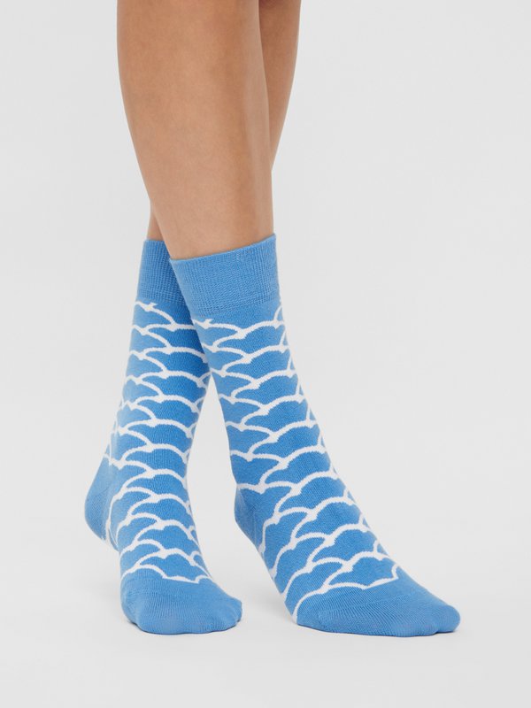 Bio Socken Walking in the clouds - Blaue Socken mit Wolken