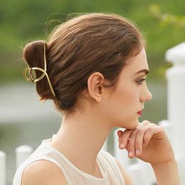 Fermagli per capelli in metallo con artiglio grande dalla linea minimalista