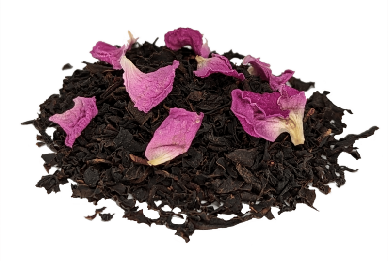 Black tea with rose petals