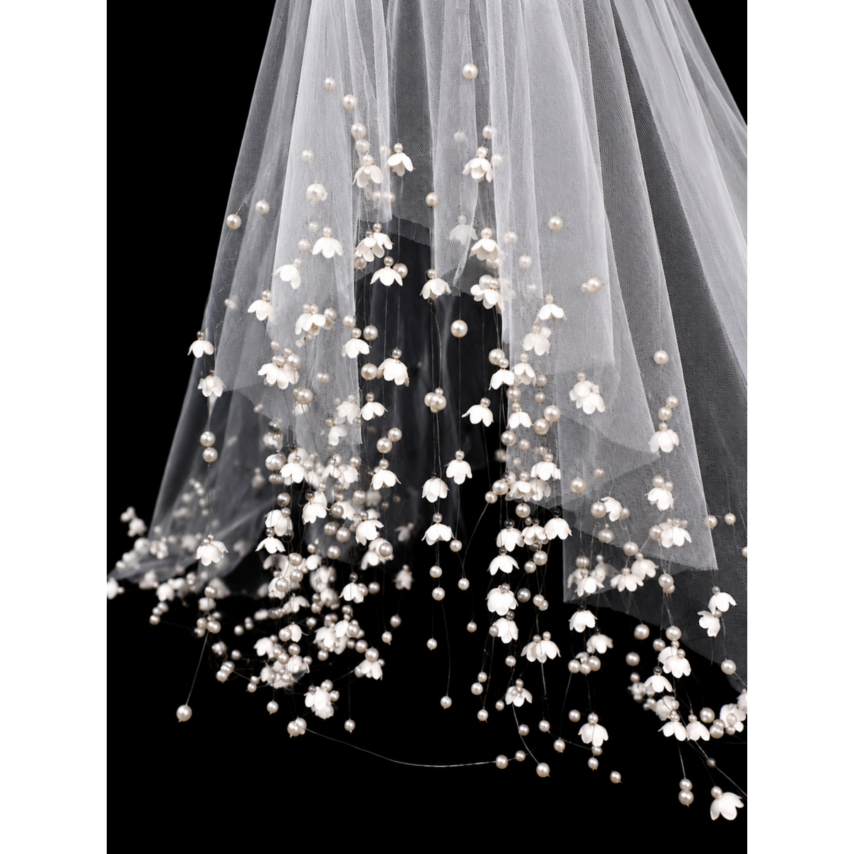 Cascading Lily of the Valley Pearl Brudeslør