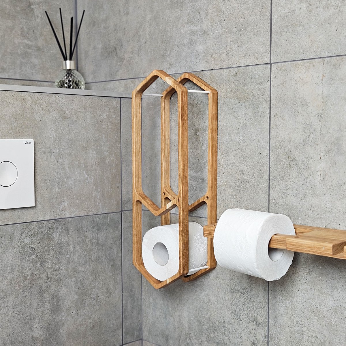 Porta della carta igienica rustica, mensola in legno montato a parete per la conservazione del bagno e arredamento