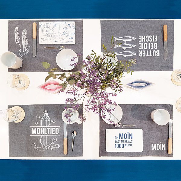 Dækkeserviet smør ved fisken