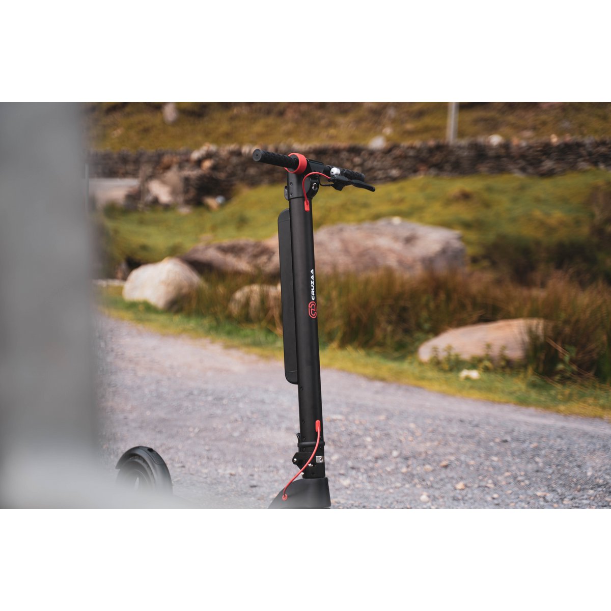 Le scooter électrique Cruzaa Commuta officiel