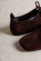 KATY BEADS CHOCOLATE – Schnürhalbschuhe aus Wildleder mit Harzdetail