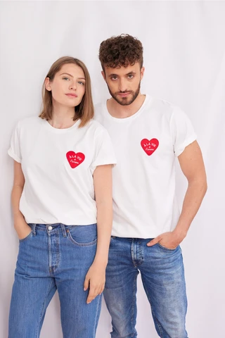 T-shirt patch coeur brodé