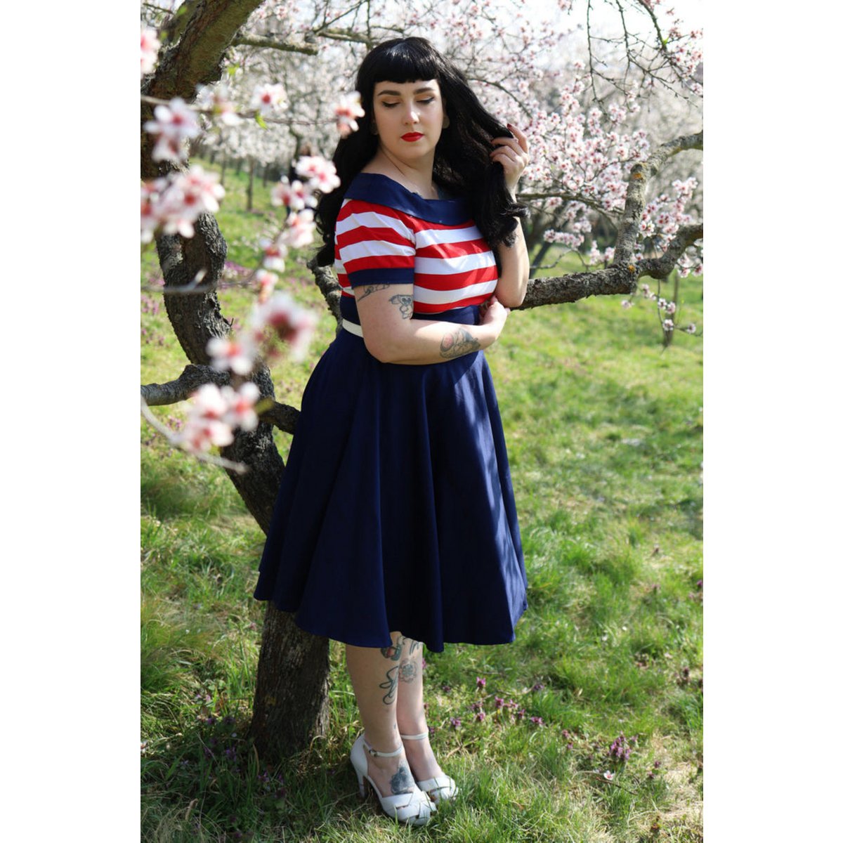 EU Stock Darlene Retro Swing Dress in Navy med røde og hvide striber