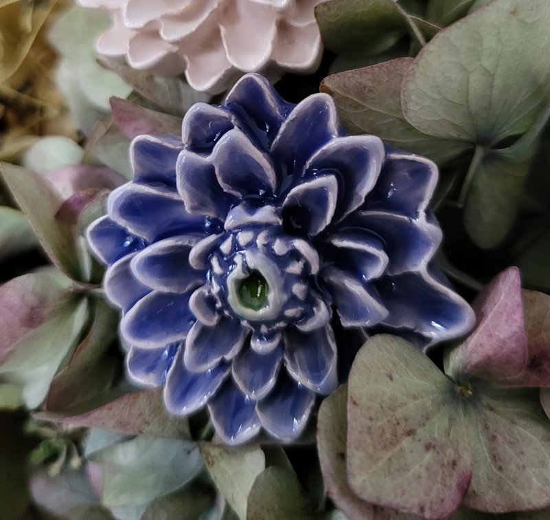 Dahlia Light blue