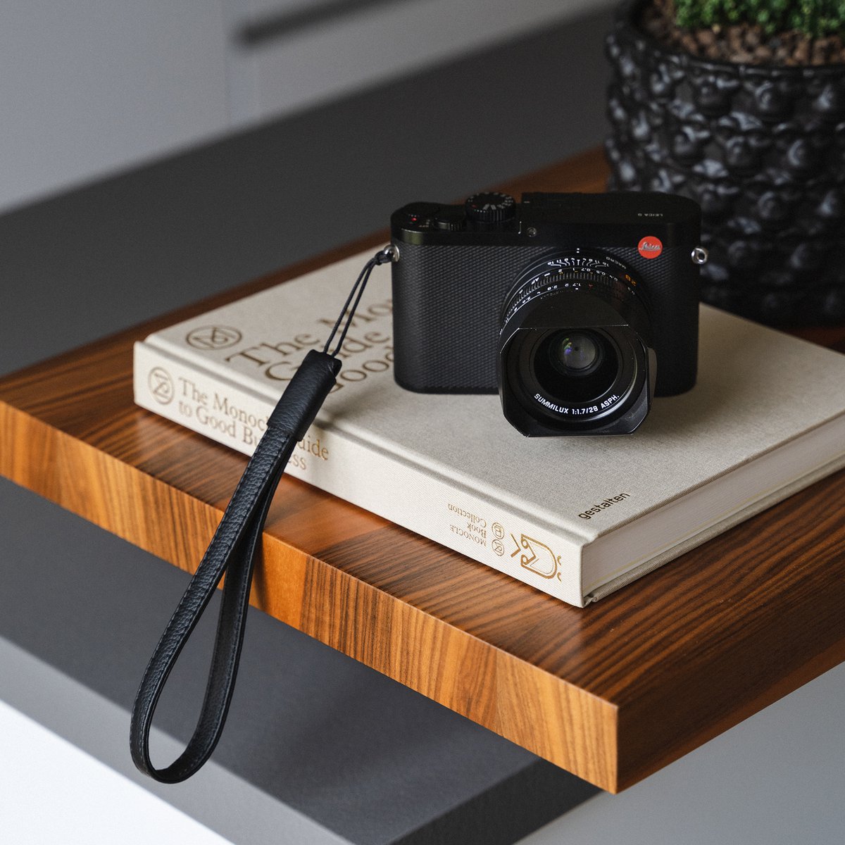 Minimalistischer schwarzer Kamera-Handschlaufe aus Leder für kleine und mittelgroße Digitalkameras