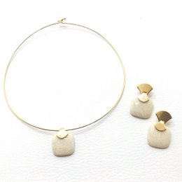 Rahmenloser quadratischer Edelstein-Halsband – Rosen-Howlith