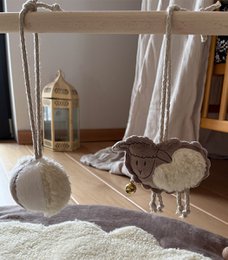 Sheep - wooden educational babygym stand + interactive mat