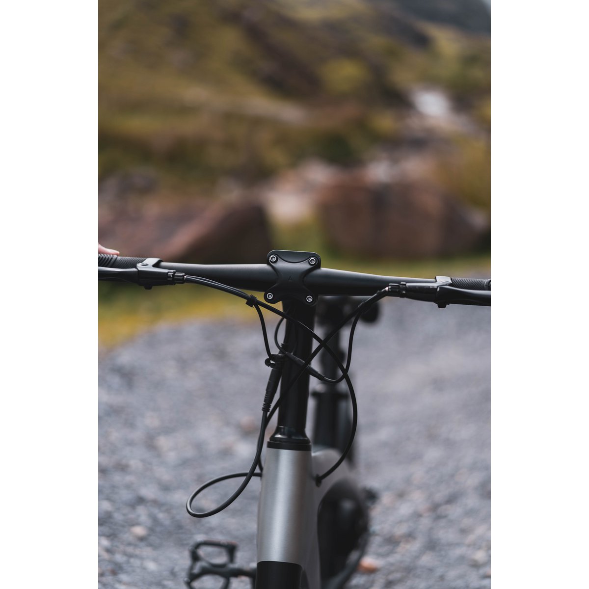 Le vélo électrique Cruzaa Pedal-assist Bluetooth Carbon Black