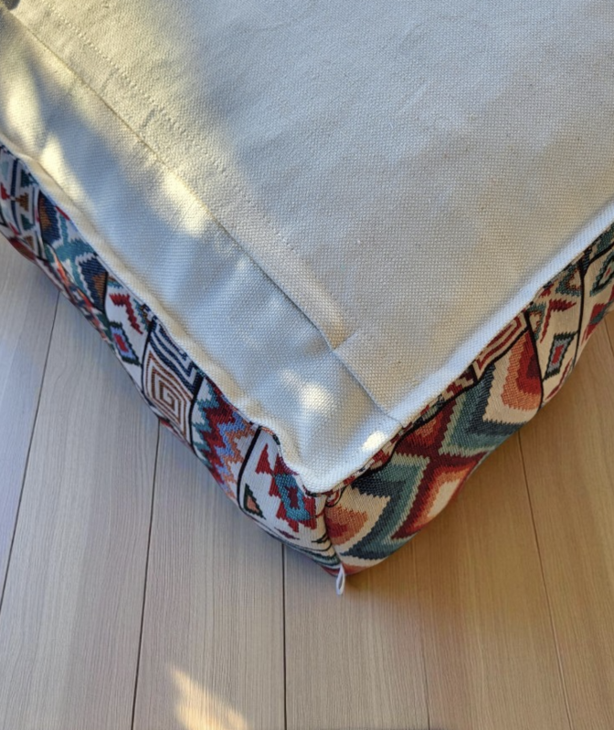 n.76 Cuscino da terra e Pouf