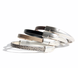 AMACAYACÚ (Silber) Lederarmband mit Magnetverschluss