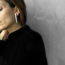 SÄULEN-OHRRINGE – GRAU – Minimaler Schmuck, handgefertigt aus Jesmonit