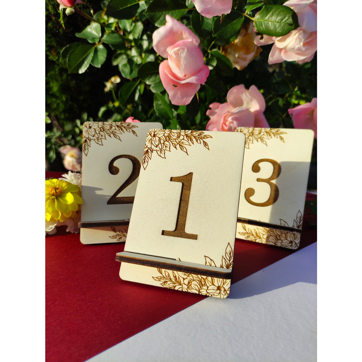 Segni di numero di tavolo in legno con design floreale, decorazione per feste di nozze, set indicatore