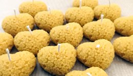 Candele tealight in cera d'api a forma di cuore - colore naturale