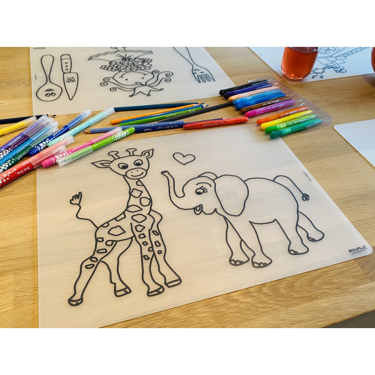 Recolorable placemat Elephant and Giraffe